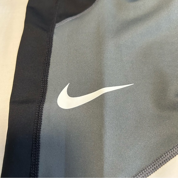 Nike Tri-Colour Dri-Fit Leggings | XS - Picture 3 of 7